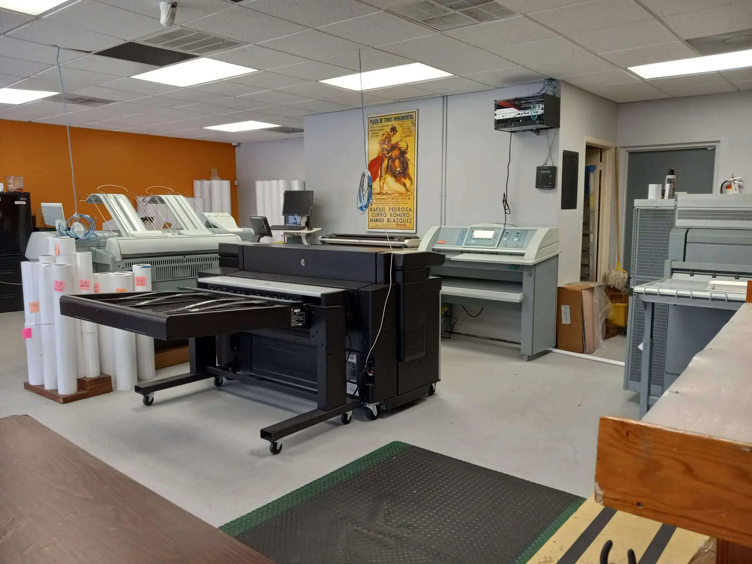 Rapid Blueprint – Tampa - Large-format printing equipment and workspace