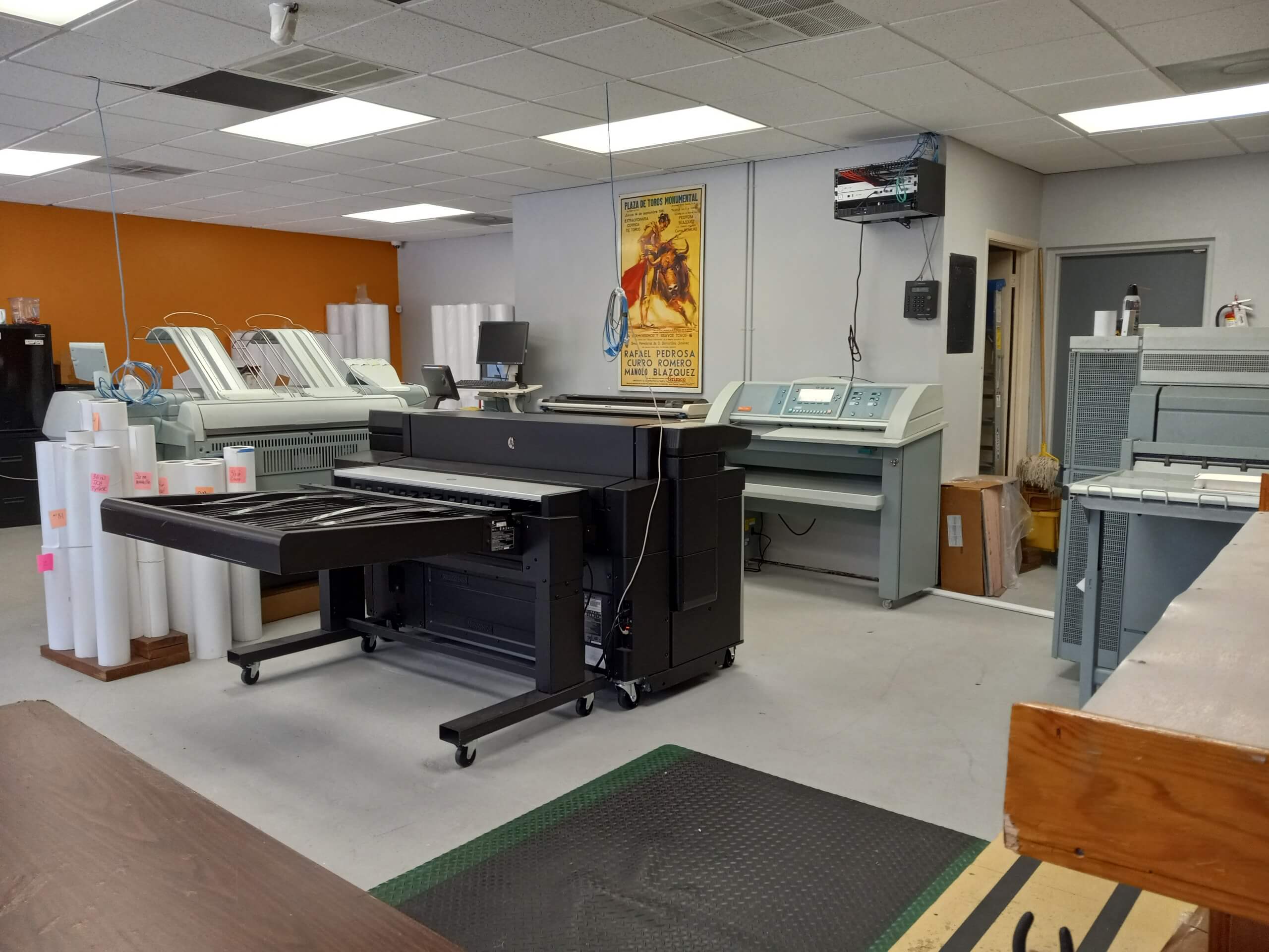 Rapid Blueprint – Tampa - Large-format printing equipment and workspace